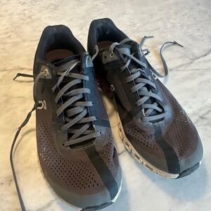 Womens On Cloud, Size 9